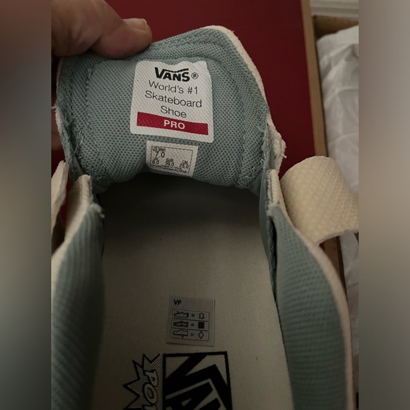 Vans - Picture 5 of 5